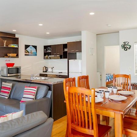 Aqua Soleil Beachfront Apartment Whitianga Eksteriør billede