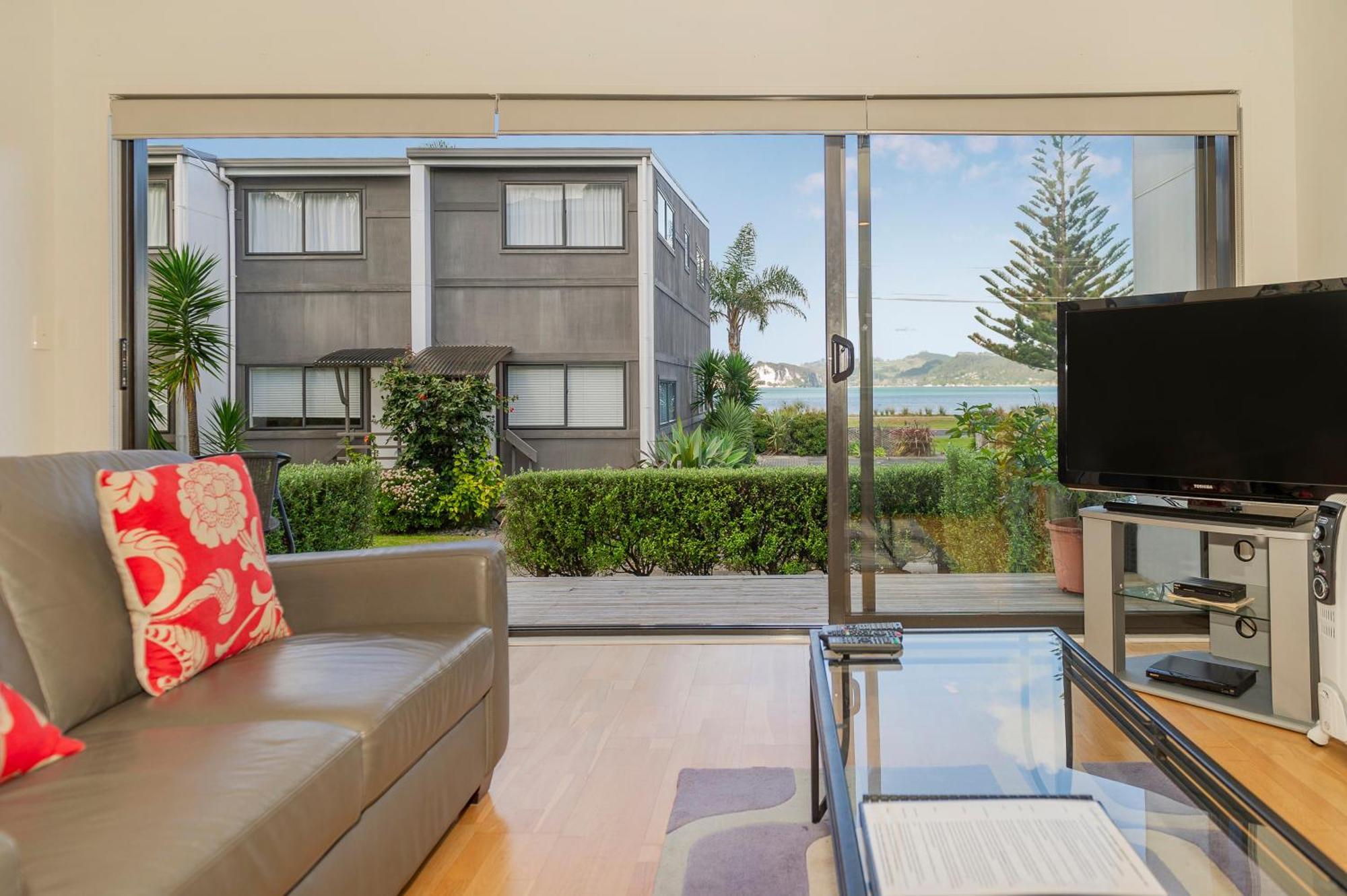 Aqua Soleil Beachfront Apartment Whitianga Eksteriør billede
